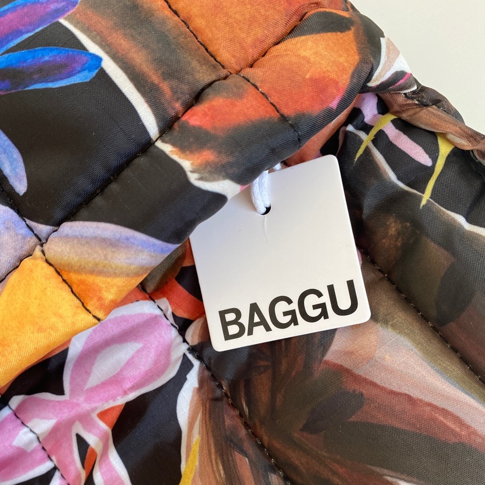 Baggu Puffy Laptop Sleeve 13”/14” (horse collage)